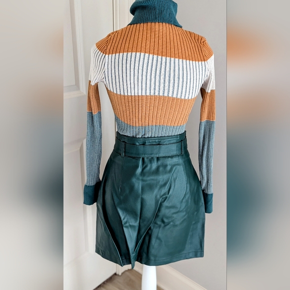 Forever 21, Faux Leather Mini Skirt color Emerald - Picture 10 of 10